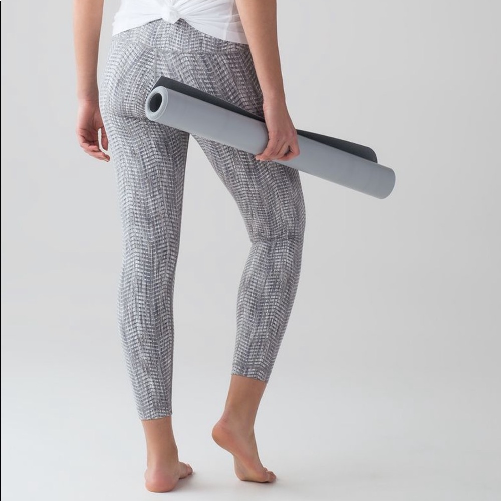 Lululemon Wunder Under Hi-Rise 7/8 Tight *25"
Luon